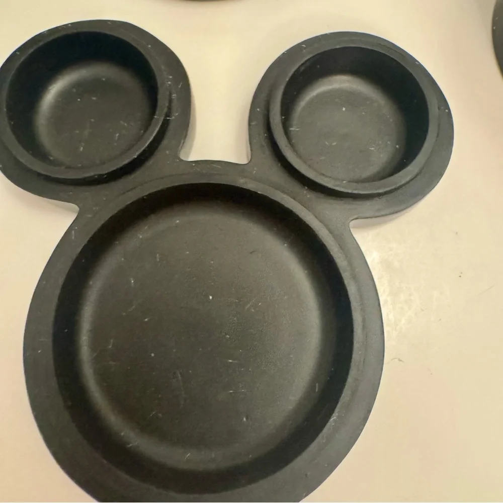 NWT. Disney resin jars set of 2 with lids. Classic Mickey resin trinket jars